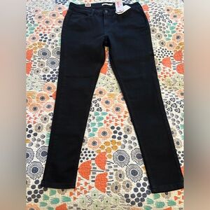Levi 535 Super Skinny, SZ 33, New with Tags